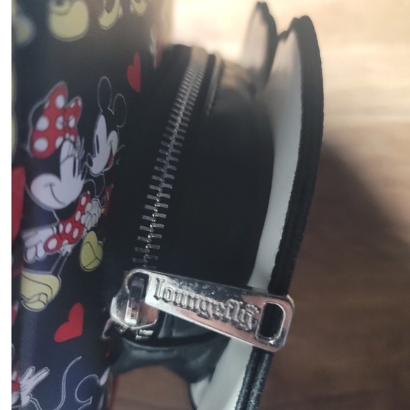 Loungefly Disney Mickey and Minnie Heart‎ Hands backpack